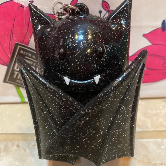 SOLD!! 🎉🦇 VERY RARE!!! Glow In The Dark Halloween Bat 🦇 Pocketb… - Picture 5 of 8
